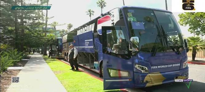 ActuFoutreOff's tweet photo. 🚨💣 Le bus du Paraguay 🇵🇾 est déjà arrivé à Philadelphie 🚌

Les manœuvres vont débuter afin de garer l’engin devant le but. 

(@DiegoSimeone) https://t.co/P519px4ZfL