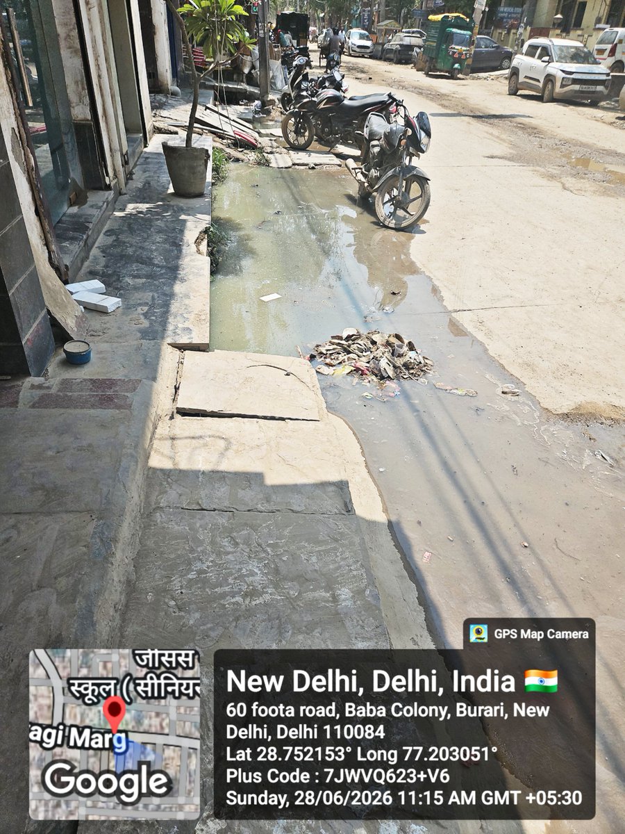 DelhiComplaint's tweet photo. देश की राजधानी दिल्ली के 👏विश्वस्तरीय
   नालियों की विश्वस्तरीय सफ़ाई!
      🗑️ऊपर से कचरा हटाओ...
           📸 फोटो खिंचवाओ...
              📄 रिपोर्ट बनाओ...
                  ✅ और सफाई पूरी घोषित कर दो!

🤔 लेकिन जब नालियाँ पूरी गहराई तक गाद (सिल्ट), कचरे और मलबे से भरी हों, तो क्या सिर्फ ऊपर-ऊपर से कचरा हटाने से पानी की निकासी संभव है? बिल्कुल नहीं।

✅ नालियों की वास्तविक सफाई का अर्थ है:

🔹पूरी गहराई तक जमी गाद (सिल्ट) और मलबा निकालना।
🔹पानी के बहाव का पूरा मार्ग अवरोध-मुक्त करना।
🔹निकाली गई गाद को तुरंत उठाकर निर्धारित स्थान पर ले जाना, न कि नाली के किनारे छोड़ देना।
🔹आउटलेट, क्रॉस-ड्रेनेज और जुड़े हुए सभी हिस्सों की सफाई करना, ताकि पानी बिना किसी रुकावट के बह सके।
🔹सफाई के बाद स्थल का निरीक्षण कर यह सुनिश्चित करना कि जल निकासी वास्तव में सुचारु हो गई है।

👎सिर्फ ऊपर-ऊपर से कचरा हटाकर, फोटो खिंचवाकर और सफाई का दावा कर देना नालियों की सफाई नहीं, बल्कि महज़ दिखावा है।

💯 जब तक हर नाली की पूरी गहराई तक जमी गाद नहीं निकलेगी और जल निकासी का पूरा मार्ग अवरोध-मुक्त नहीं होगा, तब तक जलभराव की समस्या खत्म नहीं होगी।

📢 दिल्ली को फोटो-ऑप नहीं, वास्तविक और परिणाम देने वाली सफाई चाहिए।

🤝आइए मिलकर देश की राजधानी #Delhi को सुरक्षित, स्वच्छ और व्यवस्थित बनाएं। 💯
#RealityCheck #GroundReality #MCD #Accountability
@gupta_rekha @LtGovDelhi @CPDelhi @praveshwahi @drmonikapant @MCD_Delhi @mlkhattar @mssirsa @SandhuTaranjitS @p_sahibsingh