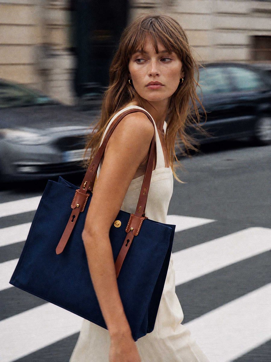 RobertaPie16514's tweet photo. Always in motion. Always in style. Designed for women who move with confidence, our tote combines timeless Italian craftsmanship with exceptional lightness and everyday versatility. #RobertaPieri #MadeInItaly #ItalianCraftsmanship #LuxuryHandbags #ToteBag #ItalianDesign https://t.co/ayeztbLoRU