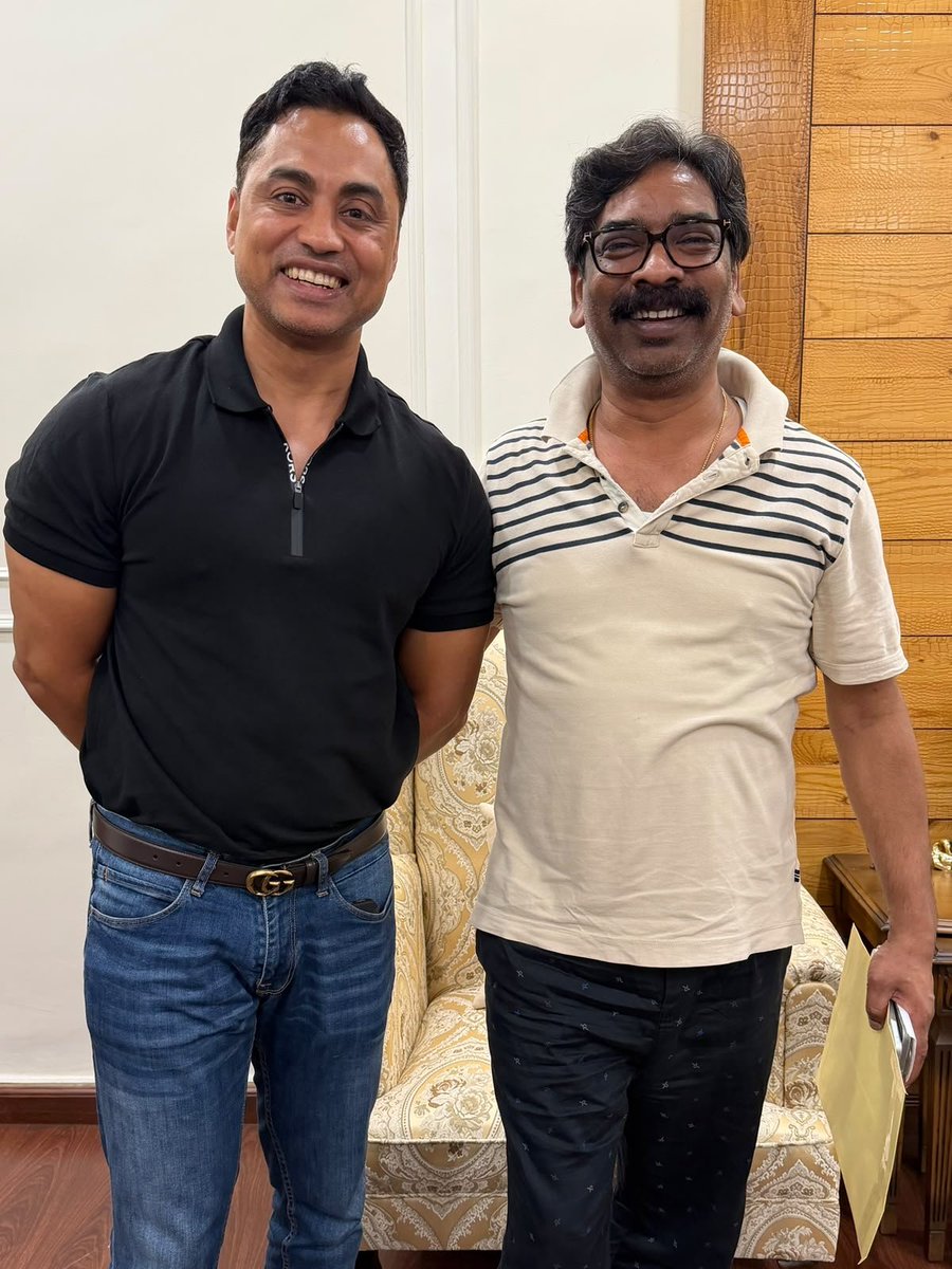 dpsahuINC's tweet photo. आज झारखंड के माननीय मुख्यमंत्री हेमंत सोरेन जी से शिष्टाचार मुलाकात कर लोहरदगा के विकास से जुड़े कई महत्वपूर्ण विषयों पर विस्तृत चर्चा की।

मुलाकात के दौरान बीएस कॉलेज, लोहरदगा स्थित क्रिकेट स्टेडियम के आधुनिकीकरण, फ्लड लाइट, आधुनिक खेल सुविधाओं, खिलाड़ियों के लिए बेहतर https://t.co/GuMUF27jxT