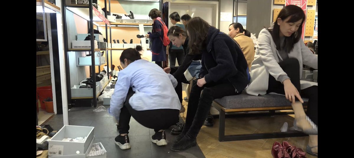 Removeyourboots's tweet photo. 鞋店买鞋脱靴试穿视频 #长靴 #脱靴 #靴子 #皮靴 #扫楼打胶 #跟扫 #射鞋 #尾随打胶 #卧铺 https://t.co/UPBpYwhz9c