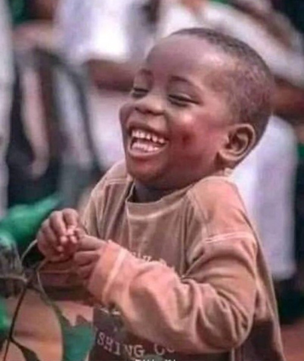 CliffAmbrick1's tweet photo. @CrimeWatchZW Saka kombi yese yatoshungurudzwa nekanhu kadiki ako zvekutorasa ma belongings 🤣 https://t.co/SJZr6Fd2hA