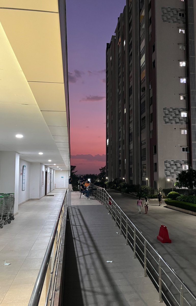 vidushi_ag's tweet photo. Two parts of the day and they both are pretty in their way ✨ https://t.co/hk0THpWvR8