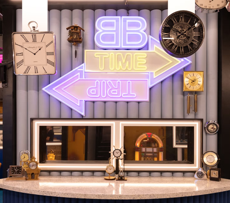 rbbq's tweet photo. Recap of the last hour: #BB28 
-"Time Trip" House
- Theme will incorporate throwbacks (moments, HGs, comps, etc)
- Block Buster Comp is back
- "Controversial" people
- HGs from other reality tv (Survivor mentioned)
- New Memory Wall (1 large screen) https://t.co/sYT3Y0bDCx