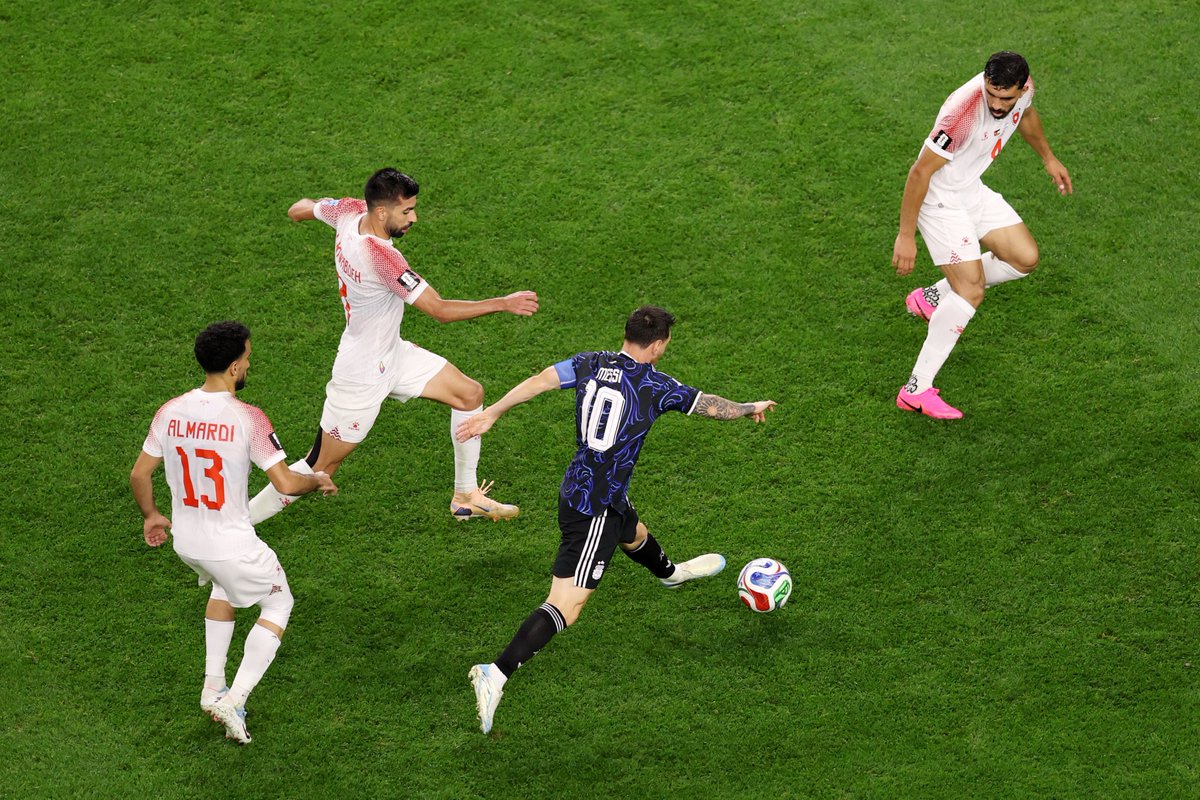 LigaAFA's tweet photo. 😍🇦🇷 Una foto que se repite cada vez que juega él.

📸 @Argentina https://t.co/YrUinRTkQ3