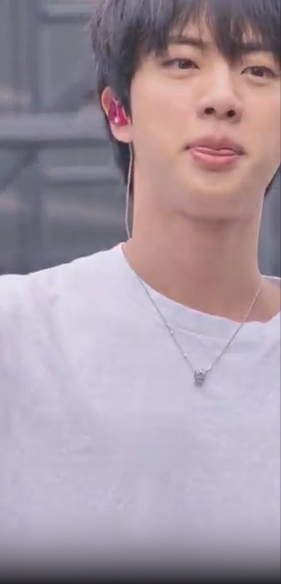 ljpseokjin's tweet photo. que vontade de morder todinho e depois encher de beijinhos 🥰 https://t.co/ENGOOVo3LL