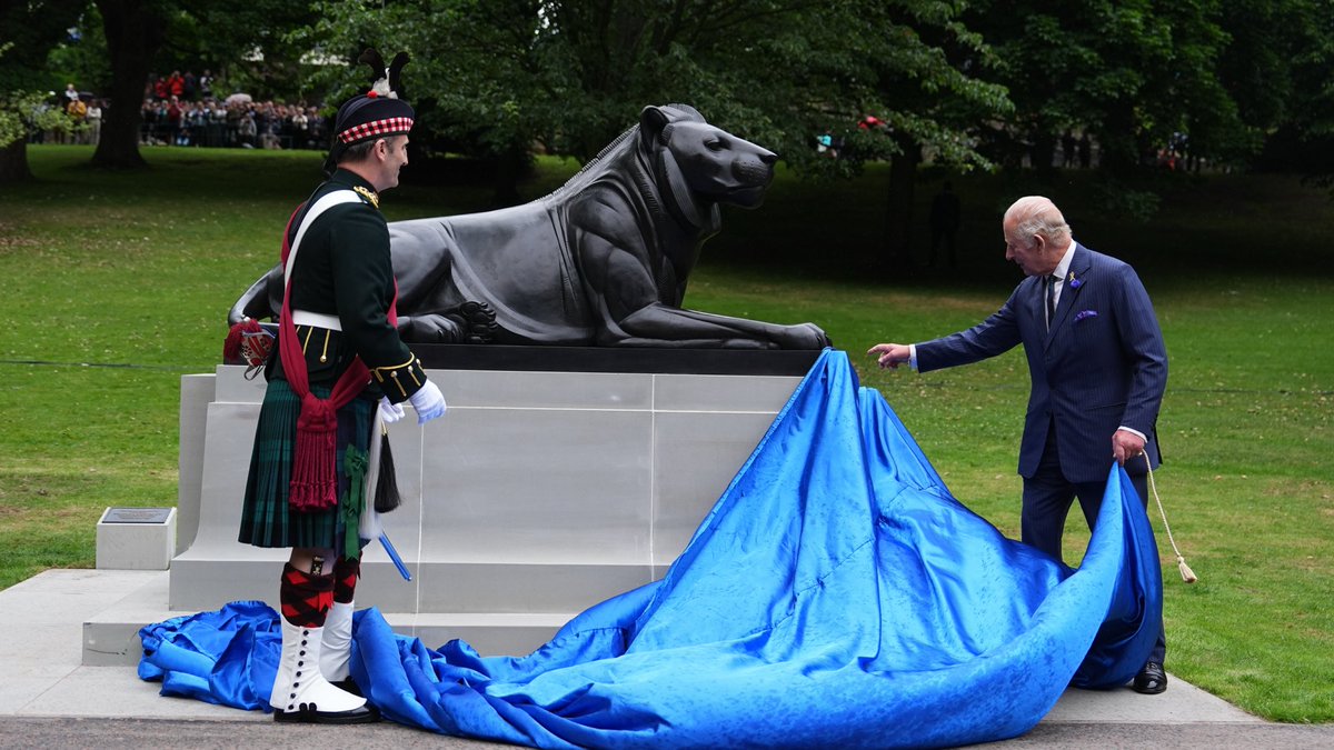 RoyalFamily's tweet photo. As Colonel-in-Chief, The King unveils a statue at West Princes Street Gardens to mark the 20th anniversary of the Royal Regiment of Scotland.  
 
In a speech at the unveiling, His Majesty said:

‘It is a moment to reflect on two decades of service, as well as to honour a lineage that stretches unbroken from 1633 from your antecedent regiments - some represented here today - that now form this great Regiment. That continuity is a living testament to duty, resilience, and unwavering commitment’. 

🦁The statue, a bronze lion in repose guarding the regiment’s cap badge, was designed by local Edinburgh sculptor, Kenny Hunter. The lion sits on a plinth of six separate sections, representing the unity of Scotland’s six historic infantry regiments, amalgamated to form the SCOTS in 2006.