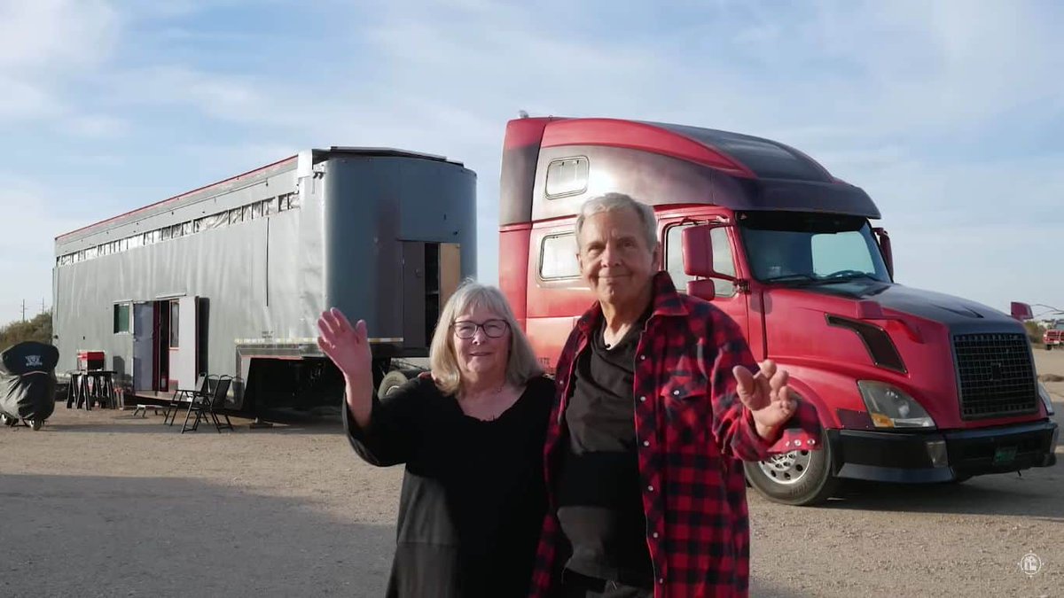 TinyHouseTalk's tweet photo. 73 feet. 5,000W solar. A spiral staircase to the second floor. A movie theater. A JET SKI parked inside. Clayton + Theresa spent 6 years turning an 18-wheeler into their retirement home.
https://t.co/SPrz5z8BBd
#tinyhouse #thow https://t.co/b6DTwvK9Ys