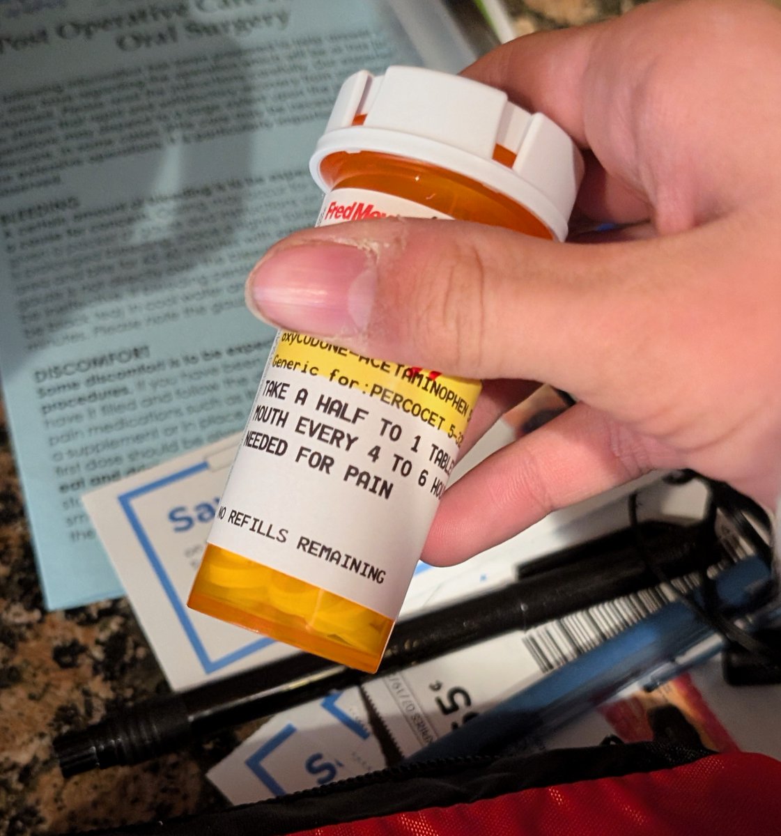 Jeskowner's tweet photo. My sister has a whole bottle of percs left over #willpower https://t.co/7sg4gj5cud