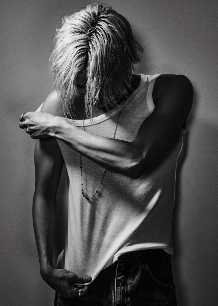 5HINeewj's tweet photo. この写真はどの写真家が撮ったのかと思っていました。
DAMON BAKER
イギリス出身のファッション・ポートレート写真家。
10代後半から才能を認められ、現在は世界的なセレブリティやミュージシャンを数多く撮影している。
モノクロ写真を代表作としている。
https://t.co/KQHhxGrntB
#TAEMIN #태민 https://t.co/aMiDo0Mwdj