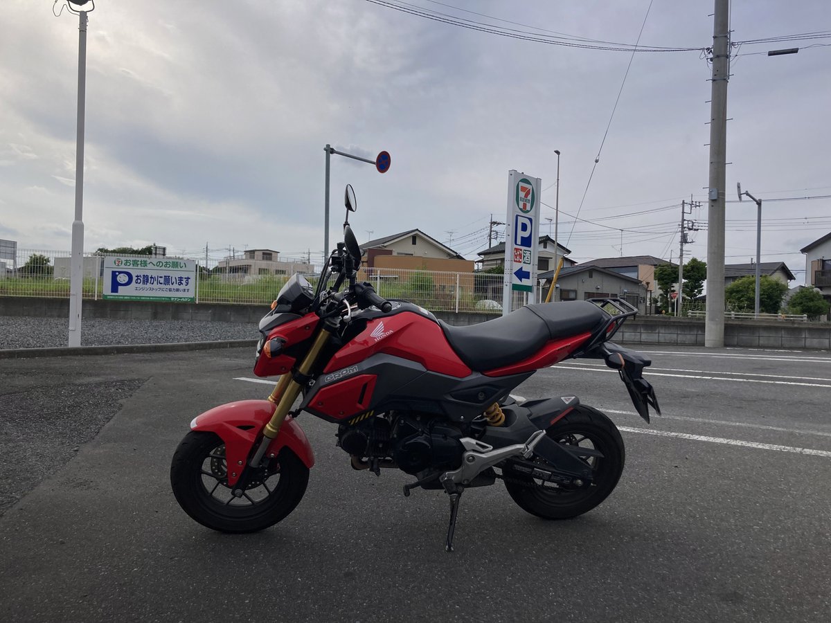 grom_man's tweet photo. バイクは趣味 って意見に反論する気はないんですがw 自家用車を持つ程には豊かじゃない時期が長かったのでw かと言って夜中にタクシー使えるほど太っ腹な雇用先があったわけではない ので？ まあ ぼくの場合は必要に迫られて わりとすすんでバイクに乗っている という感じ（笑顔

おはよーございます！ https://t.co/jUeDlEcJqy