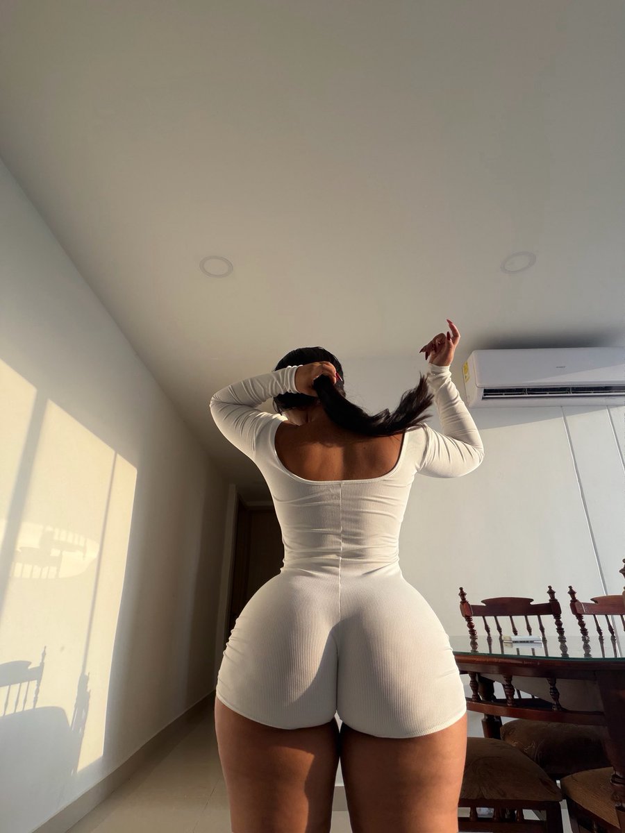 Gwendish_'s tweet photo. Front or back? https://t.co/CMTEKm8yxC