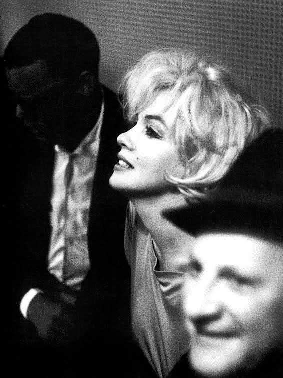 sylvie_longeron's tweet photo. Marilyn with Ray Charles at a recording of Frank Sinatra's "Come Swing with me" in 1962 ..Photo by William Claxton. https://t.co/WxXjtdj5oY