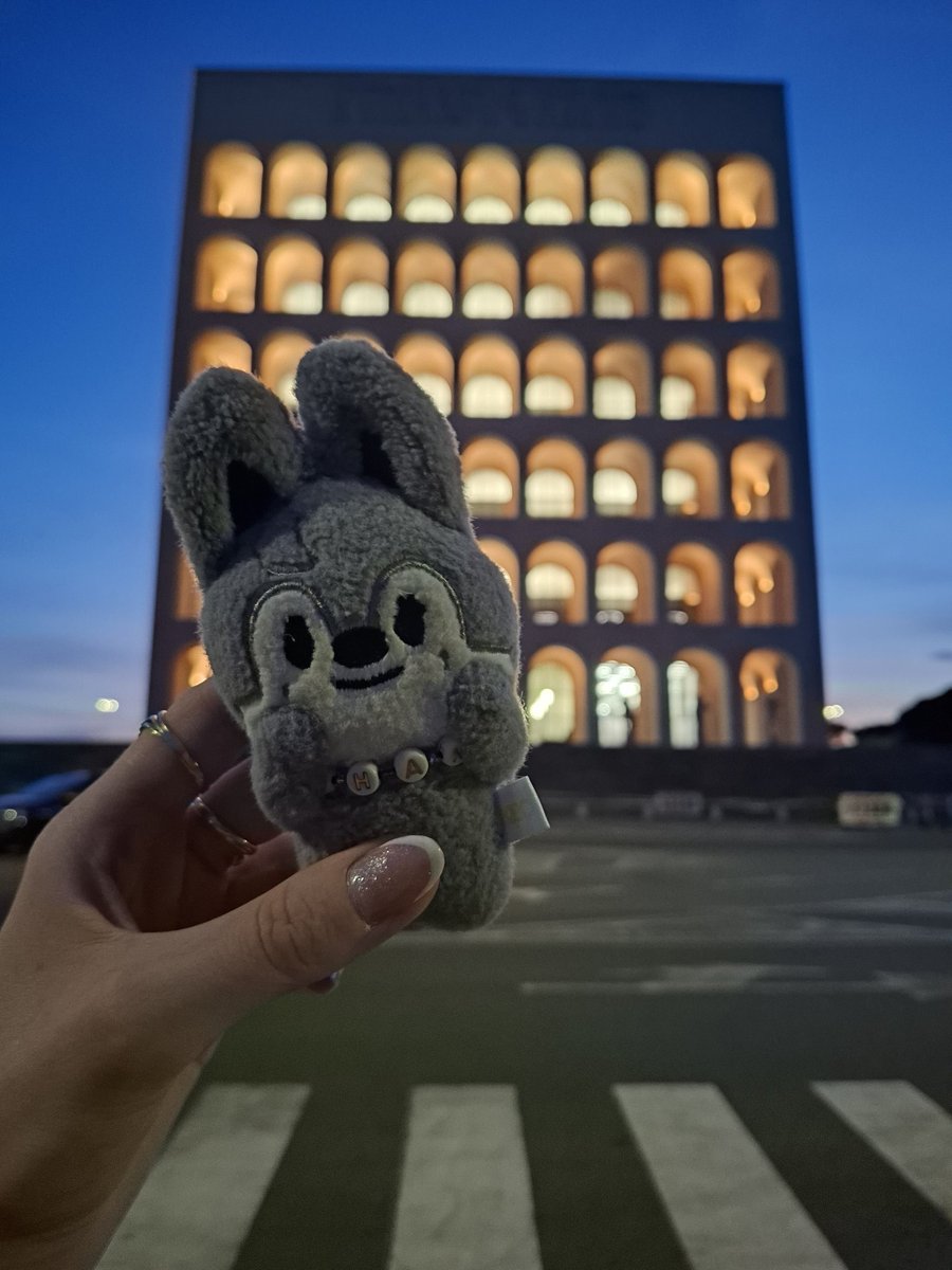 spazzoleeknow's tweet photo. Ieri sera ho portato wolfchan qui, è bene che non si dimentichi che è ambassador ad honorem di Fendi https://t.co/xEXO8ZL7aG