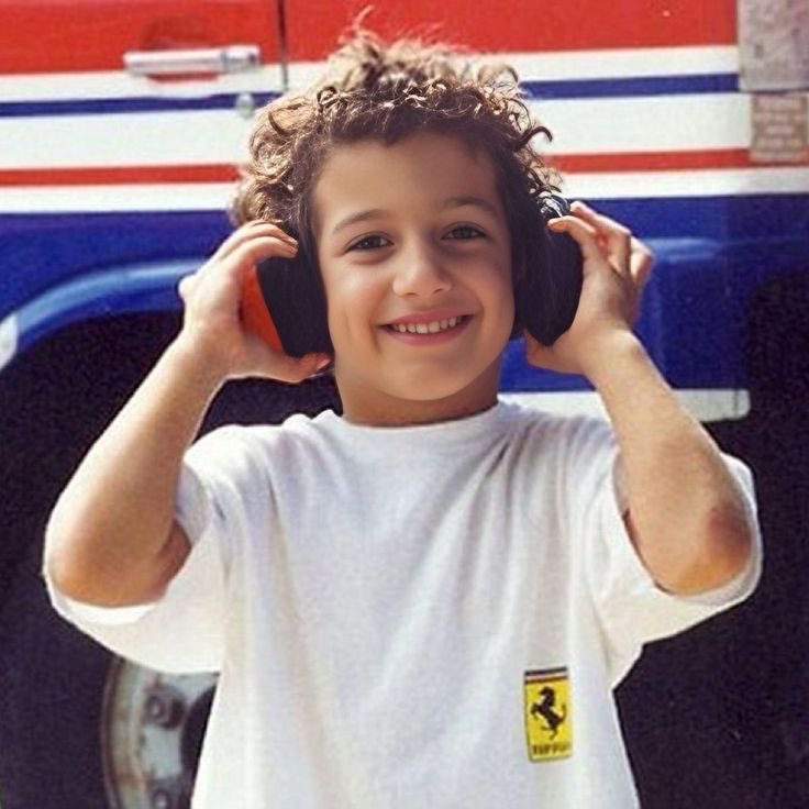 mimiplaining's tweet photo. Happy birthday Danny🦡🎉❤️
#danielricciardo @danielricciardo https://t.co/TqvPlpPdtK