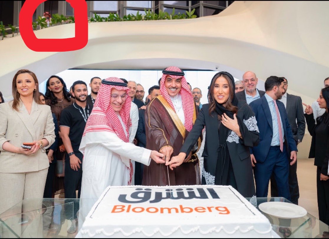 AHMED_SA_SA's tweet photo. اجانب إلا  سعودي على المدرج يتفرج https://t.co/DzJwWMPuwH