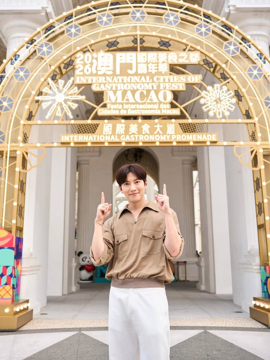 francejcw's tweet photo. [Bigdaddyglam Instagram] "QUAND J'ÉTAIS À MACAU AVEC JI CHANG WOOK @jichangwook pour célebrer le Festival de la Gastronomie des Villes Internationales 2026  @turismo_de_macau @macaotourism_kr @visitmacao MANGER JUSQU'À S'EFFONDRER  😋🤤🥳"(28.06.26) https://t.co/C12OMN0RLL