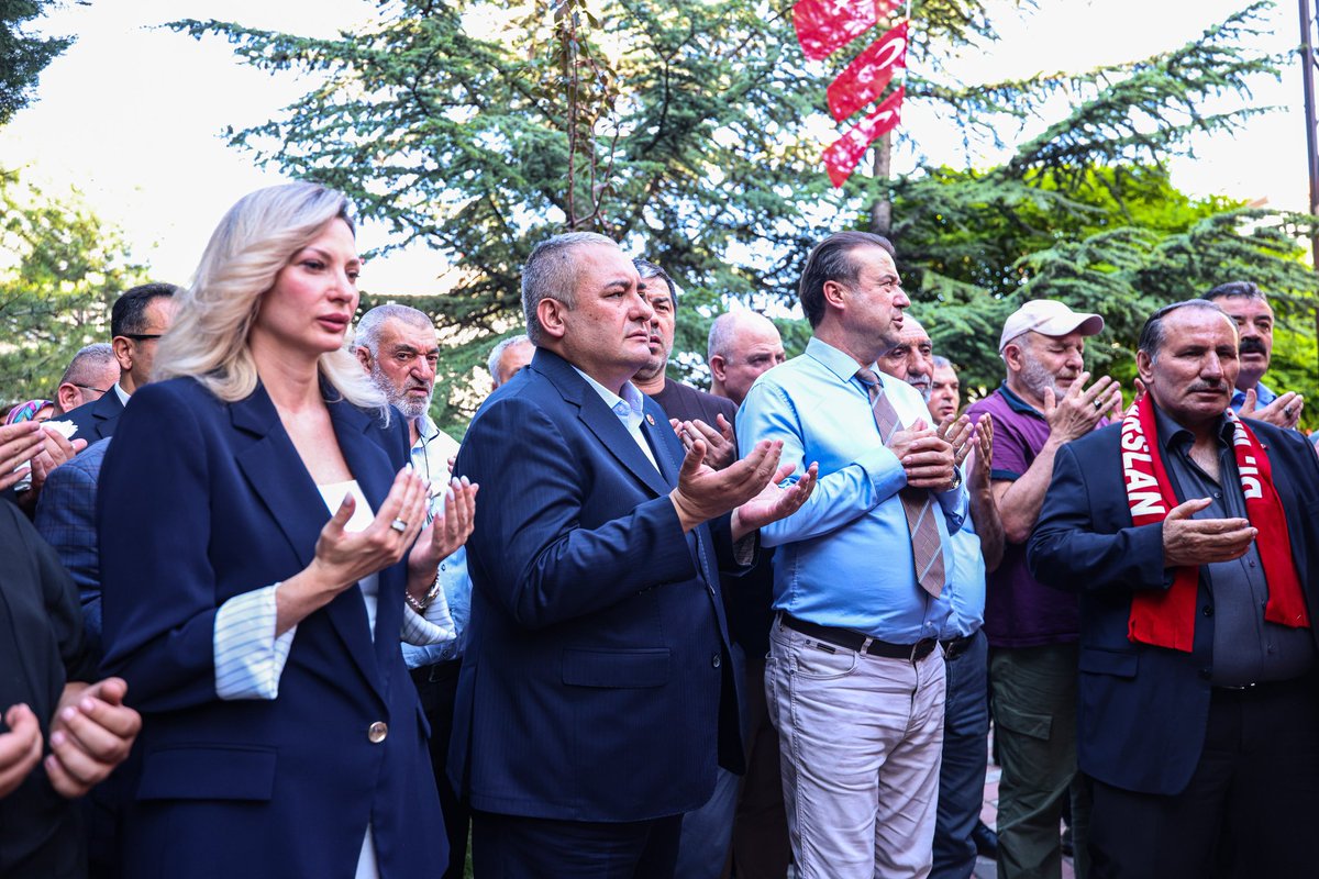 AkKeciorenResmi's tweet photo. Siyasi ve Hukuki İşler Başkanımız İsmail Özel, Yürütme Kurulu Üyelerimiz, Yönetim Kurulu Üyelerimiz ile birlikte Keçiören Belediyemiz tarafından gerçekleştirilen Şeyh Şamil Büst açılış törenine katılım sağladı. 

Nazik davetlerinden dolayı Belediye Başkanımız Dr. Mesut Özarslan'a teşekkür ediyoruz. 

#sevdamızankara
#sevdamızkeçiören🇹🇷

@RTErdogan
@hakanhanozcan
@erhansarigol
@AkpartiAnkara
@omerfarukislam
@OzarslanMesut
@keciorenbeltr