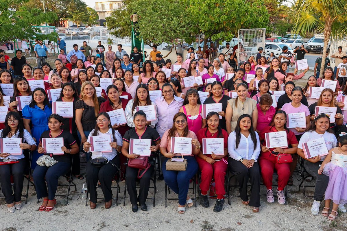 AytoCancun's tweet photo. En Cancún impulsamos acciones para que las mujeres fortalezcan su autonomía y desarrollen nuevas habilidades. 💜👩🏻

A través de los talleres del Instituto Municipal de la Mujer, 309 alumnas de 17 diferentes talleres, concluyeron su capacitación…
(1/2) https://t.co/2EIi6XNMn5