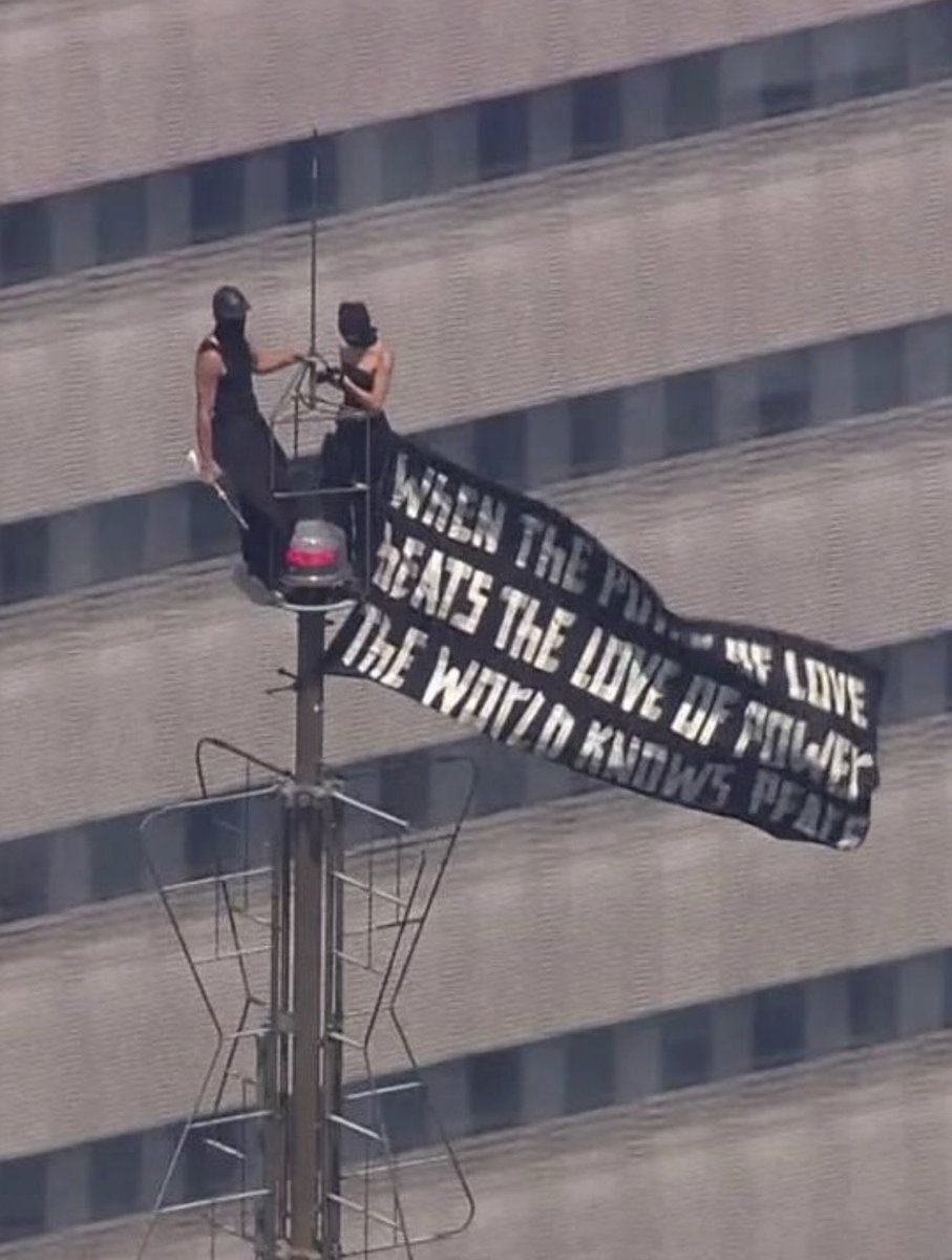 tommydidario's tweet photo. Photos of the banner that was placed on top of The Empire State Building minutes ago +  what looks like a proposal. The photos are straight from the Instagram account of Angela Nikolau who just put these up (one of the two people who climbed this). #EmpireStateBuilding https://t.co/TJGglZfqsD