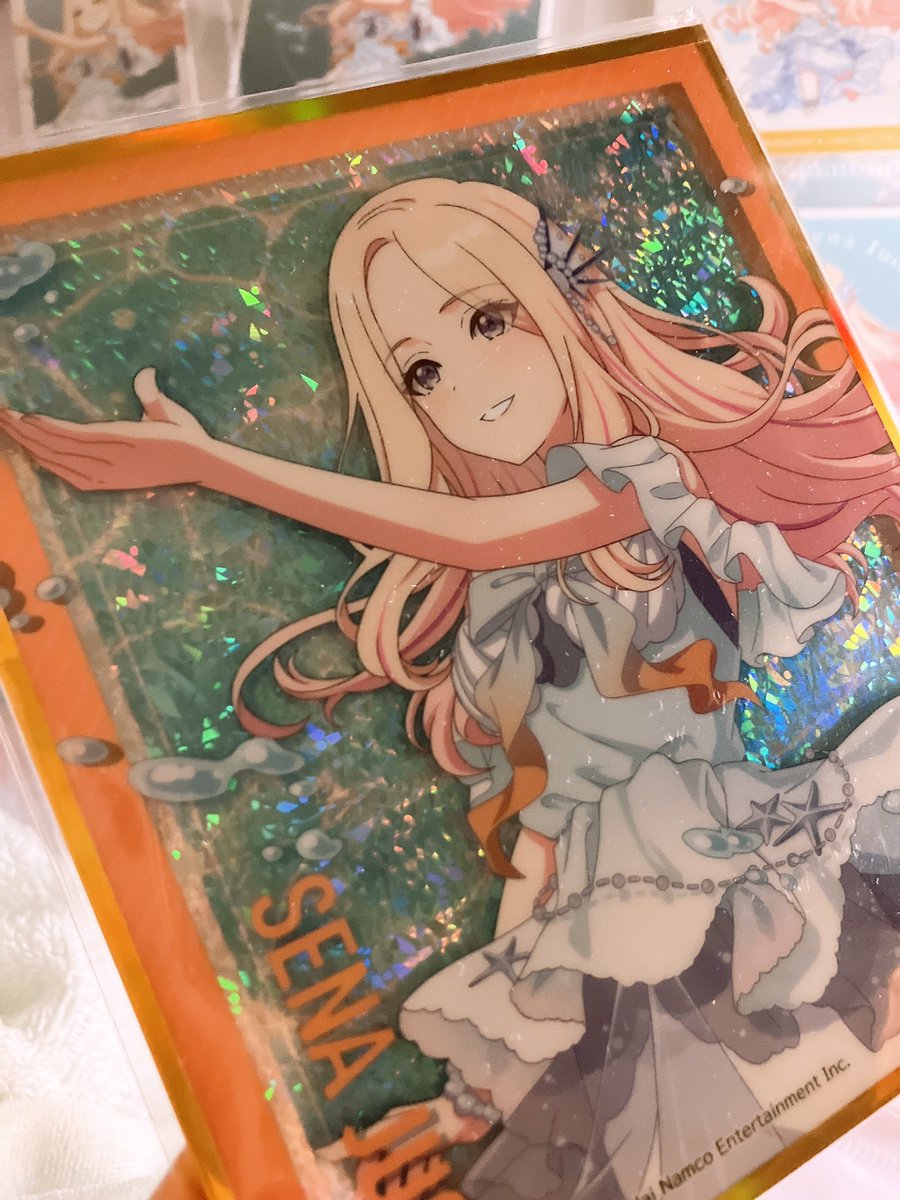 sena100_1207's tweet photo. アクリル色紙、光に当てればキラキラ美しいし……陰ると水面が浮かんで海を感じる……良すぎませんか……？？？ https://t.co/HDtRtId2hI