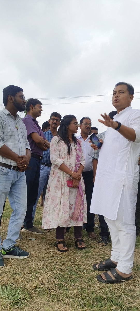 TapasChandraRoy's tweet photo. আজ কুশমন্ডি ব্লকের অন্তর্গত বিভিন্ন অঞ্চলে সরকারি প্রতিনিধিদের সঙ্গে নিয়ে উন্নয়নমূলক বিভিন্ন কাজের অগ্রগতি পর্যালোচনা ও ভবিষ্যৎ পরিকল্পনার লক্ষ্যে একাধিক স্থান পরিদর্শন করা হলো।

#কুশমন্ডি #উন্নয়ন #জনসেবাই_প্রথম #Kushmandi https://t.co/TfjgzLs1xU