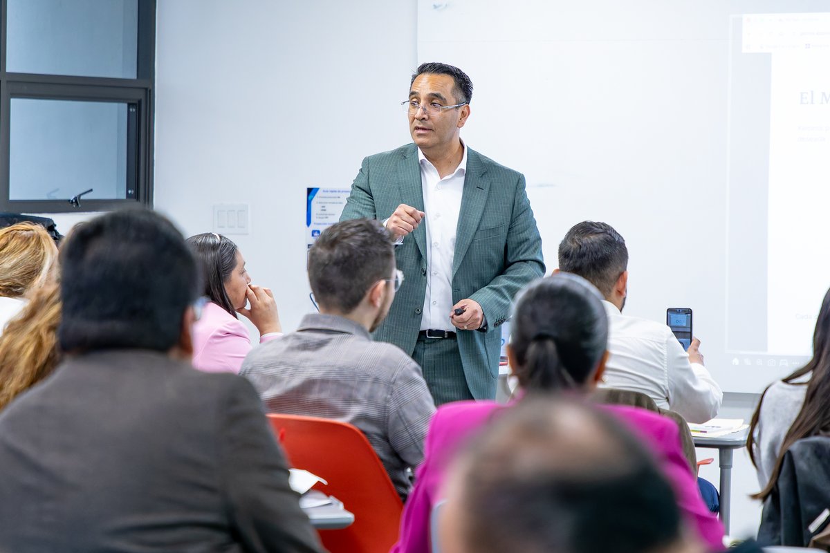 TECcampusTOL's tweet photo. El pasado 26 de junio, docentes del Estado de México se reunieron en el Foro de Educación e Innovación Educativa 2026 de nuestra Escuela de Ingeniería y Ciencias 📚 para explorar la integración de #IA en el aula y otras tendencias que están transformando la educación https://t.co/EvSFkb4PsJ