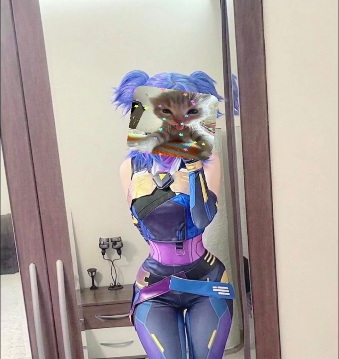 Balimluv's tweet photo. Neon cosplay:3 https://t.co/aPINrJlIMJ