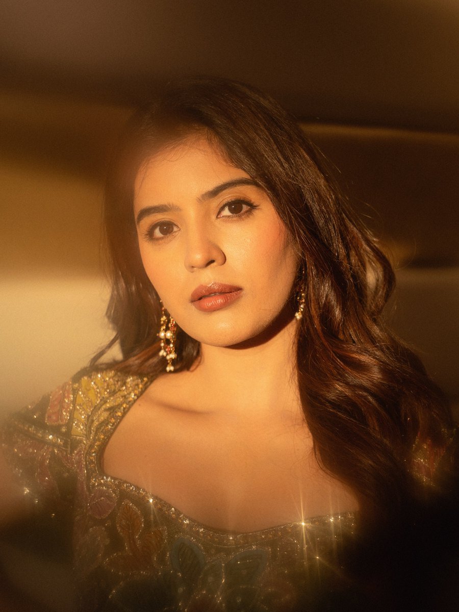 AnantapurCinema's tweet photo. Amritha Aiyer 💚

#Amritha #AmrithaAiyer https://t.co/liweJ3v75J