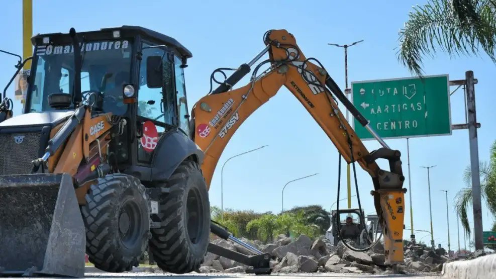 PerfilCtes's tweet photo. 🔴 LA CÁMARA DE LA CONSTRUCCIÓN EXIGIÓ QUE LA NACIÓN FINANCIE EL SEGUNDO PUENTE Y EL CORREDOR BELGRANO

- La entidad reclamó inversiones en obras estratégicas y advirtió sobre el impacto del tránsito pesado y la falta de mantenimiento vial.

- Más info en: https://t.co/lnxu36LOam https://t.co/qIvzRrAwgN