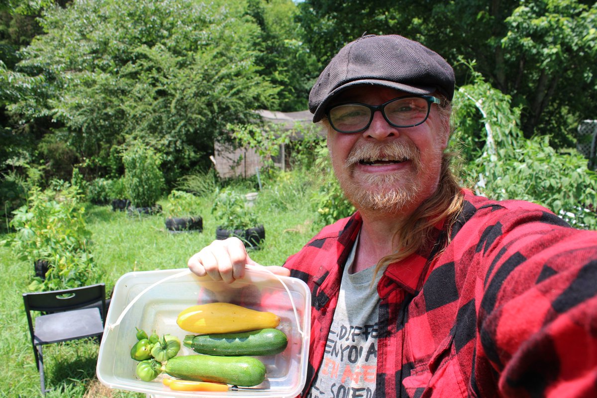 docsanderson's tweet photo. #Scientists #BotanicalGarden #Ecologist
@NatGeo @danpeckwx @HeartsofHeroes_
@Nature G Mags Lizzie sat in #Garden picked more #Zucchini #Squash #Tomatoes & #Peppers Im not as young as i used to be need to lay down in Aircon to Hot for Lunch hope your Evenings are Cool Mwah Lelon https://t.co/cykq30KQct