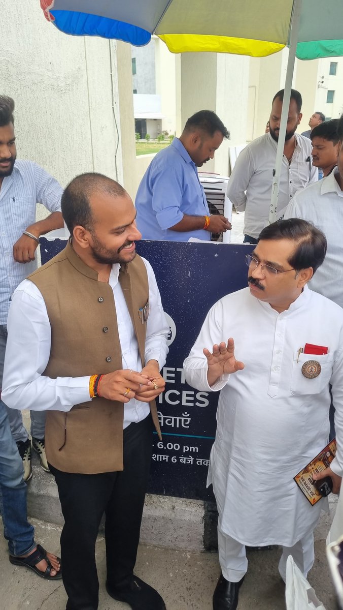 KrishanAnand15's tweet photo. आदरणीय राष्ट्रीय अध्यक्ष श्री अखिलेश यादव जी @yadavakhilesh के जन्मदिन के अवसर पर लखनऊ के रिकॉर्ड तोड़ रक्तदान को भव्यता देने के लिए बहुत बहुत धन्यवाद बड़े भैया राष्ट्रीय प्रवक्ता श्री मनोज यादव जी @Manoj_Yadav_ https://t.co/2ylt32WZiz