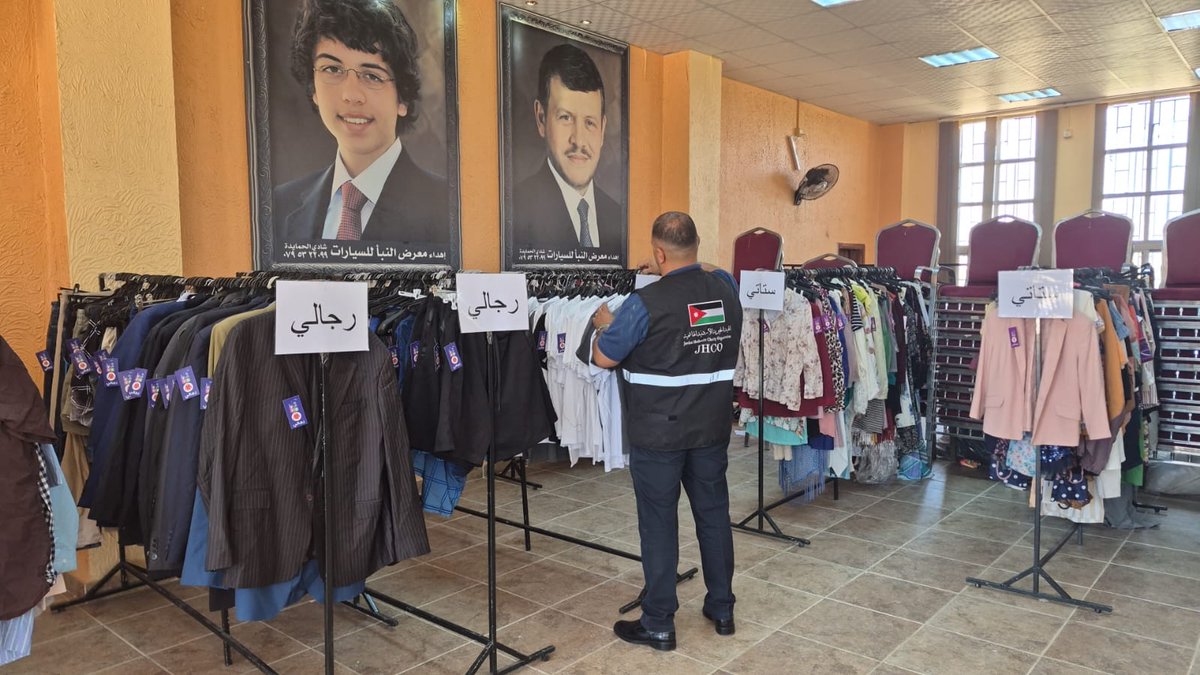 ClothingBank's tweet photo. تواجد فريقنا اليوم في لواء فقوع/ الكرك، حيث يواصل تنفيذ الصالة المتنقلة ضمن برنامج #ديرتنا، لخدمة الأسر المستحقة في المنطقة.
ومع انتهاء اليوم الأول، تم خدمة ما يزيد عن 477 فردًا  وتوزيع  2,478 قطعة ملابس
ونواصل غدًا استقبال الأسر المستفيدة  ونصل إلى أكبر عدد ممكن من المستفيدين. https://t.co/YQQ8X13J7z