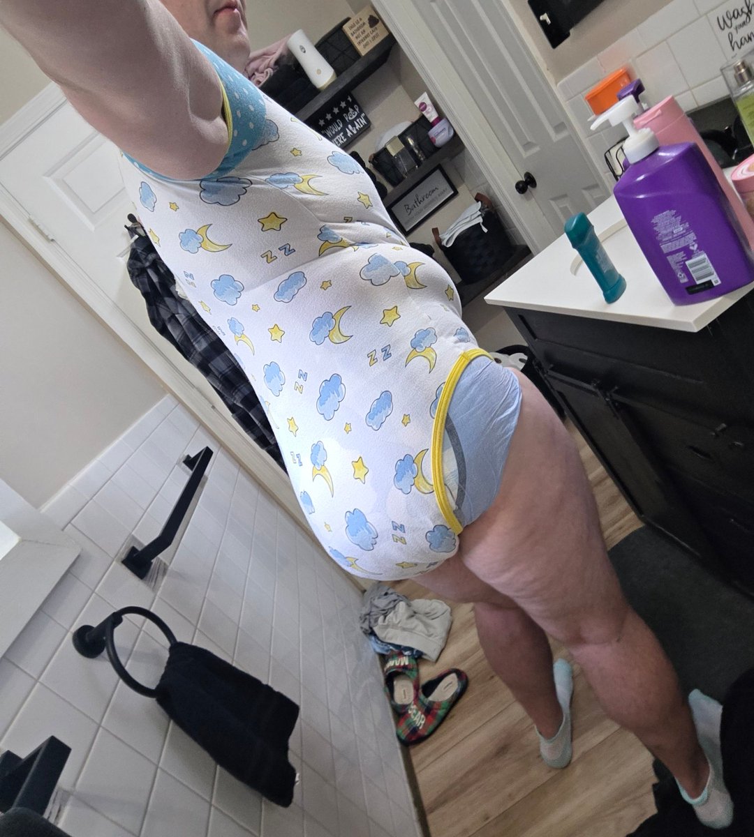 WFlames28's tweet photo. I do enjoy a cute outfit! 
#ABDL https://t.co/zKRlaViXWU
