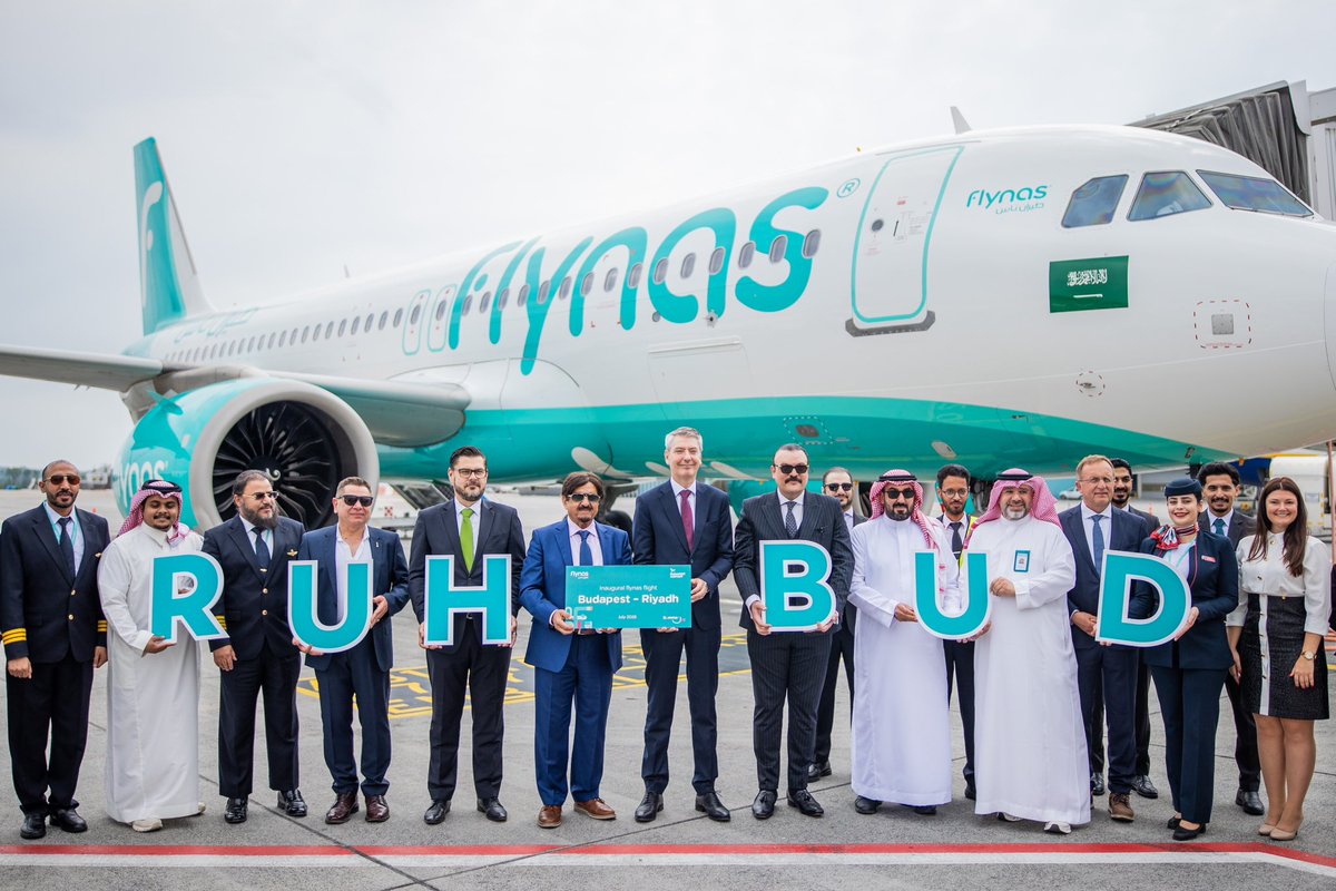 flynas's tweet photo. احتفلنا في #طيران_ناس✈️ بتدشين أولى رحلاتنا المباشرة من الرياض إلى ميونخ و بودابست ضمن وجهات صيف 2026، التي تضم أكثر من 25 وجهة دولية، لنمنح ضيوفنا خيارات سفر أوسع وتجارب مميزة في أبرز المقاصد السياحية حول العالم. 🌎
 
#نربط_العالم_بالمملكة https://t.co/6nlNR4uKxI