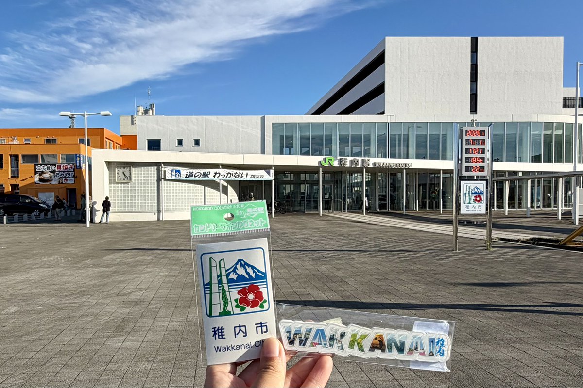 krs_ekimemo's tweet photo. 道の駅わっかない
稚内市のカントリーサインマグネットGET
駅前なのにシカが堂々と歩いてる🦌 https://t.co/PshHpDK6fz