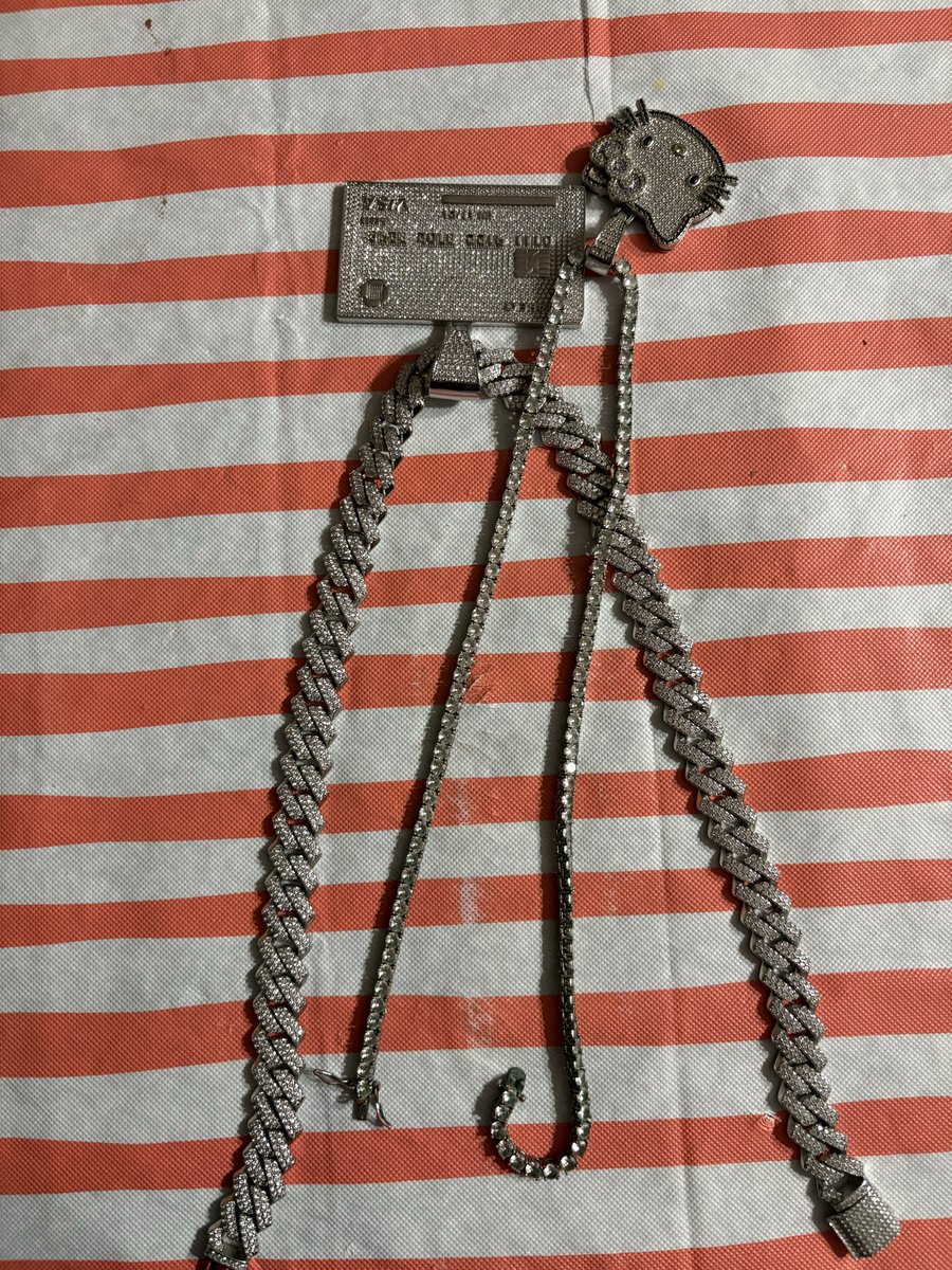 ReduxFPS's tweet photo. @stevenpmullins these are the chains that were 2 dangerous to bring in and i had to walk 30 mins for https://t.co/WDSh1W3G60
