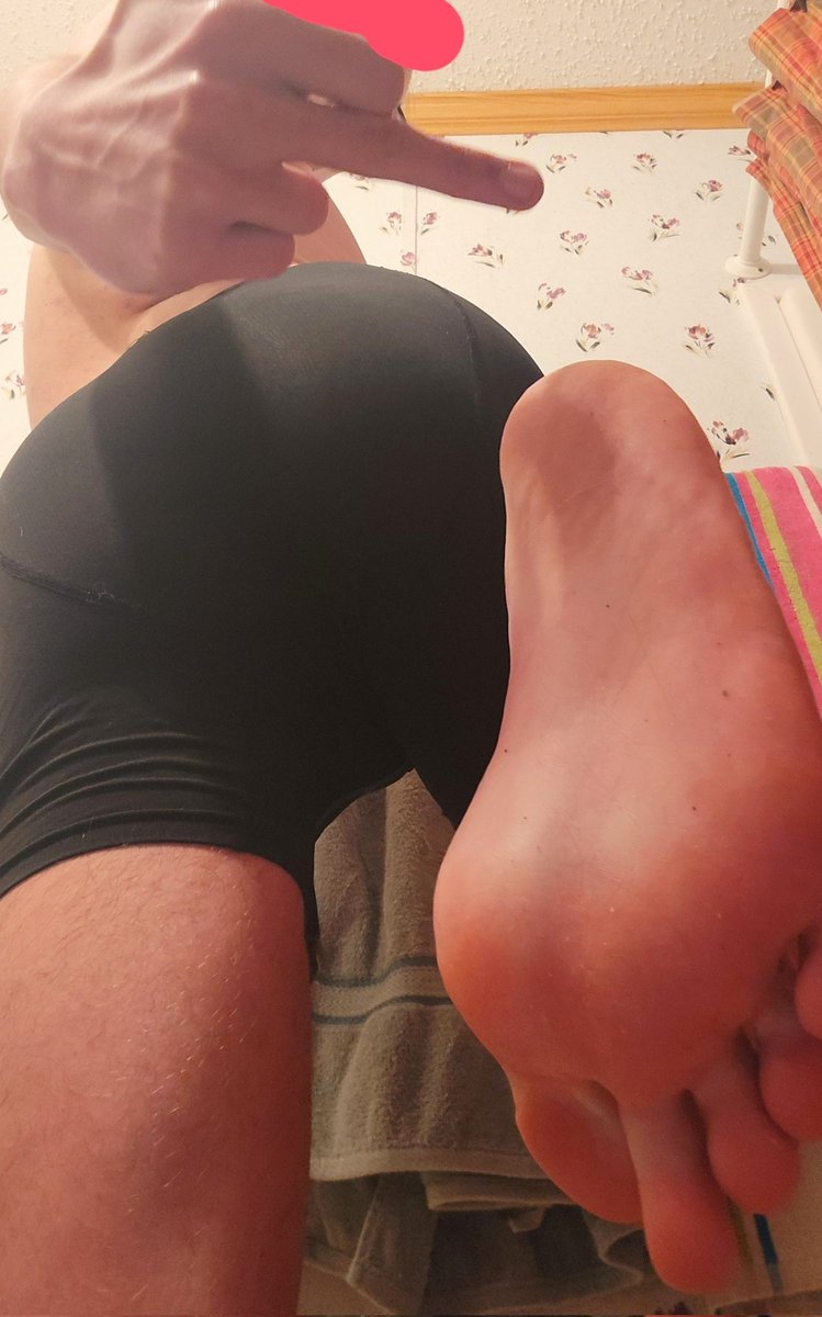 UrSoleMate0's tweet photo. Cake and feet, what more could you want 😉😊 https://t.co/IJobGeTPUp