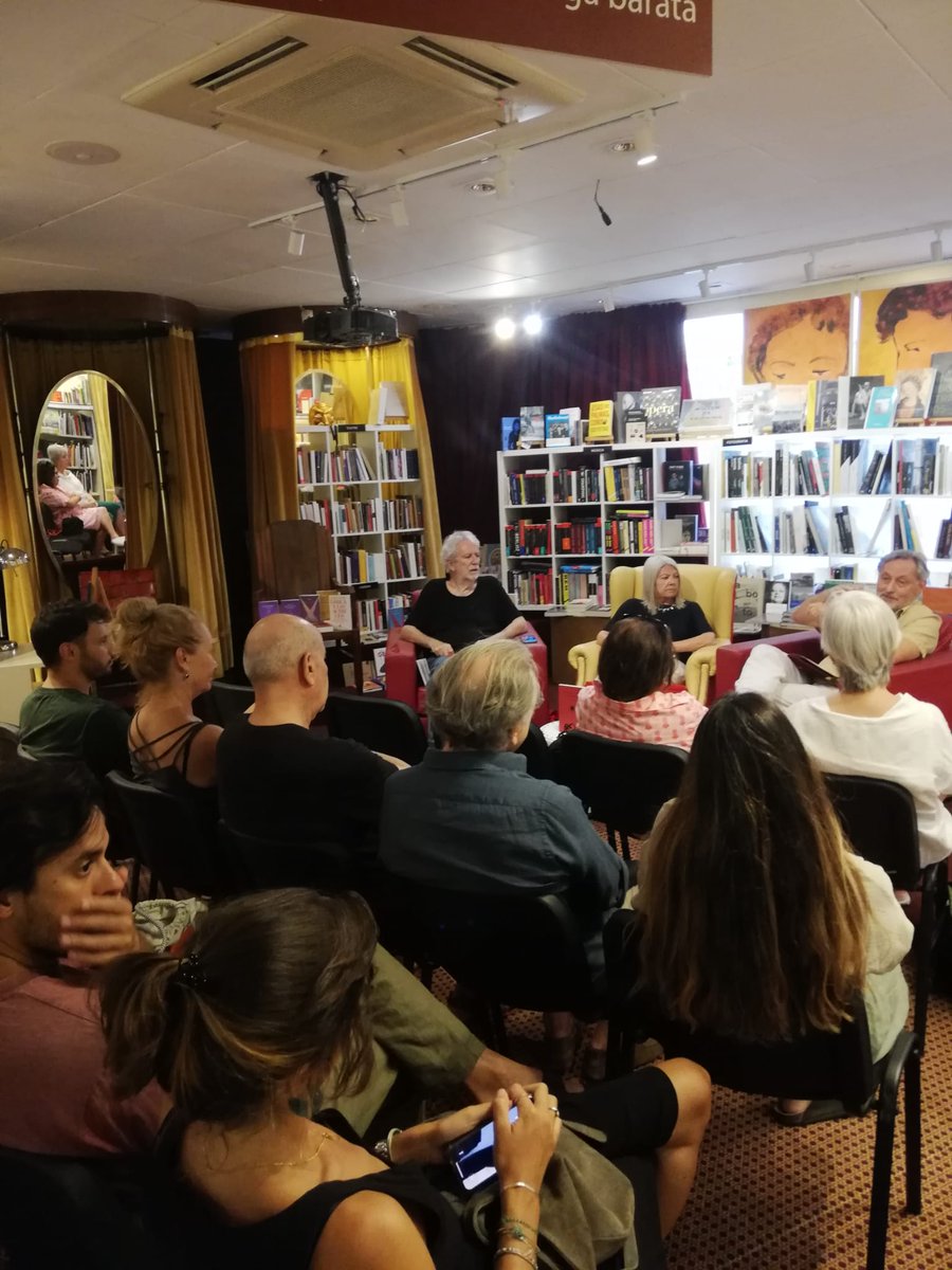 CafeCentralJS's tweet photo. Ahir vam presentar UNA ISLA ENTRE INFINITOS a la Nollegiu del Poblenou tot recordant la figura de Nelly Schnaith amb Cristina Santamarina, Antoni Clapés i Oriol Pibernat. https://t.co/QJdgsHs6Ua