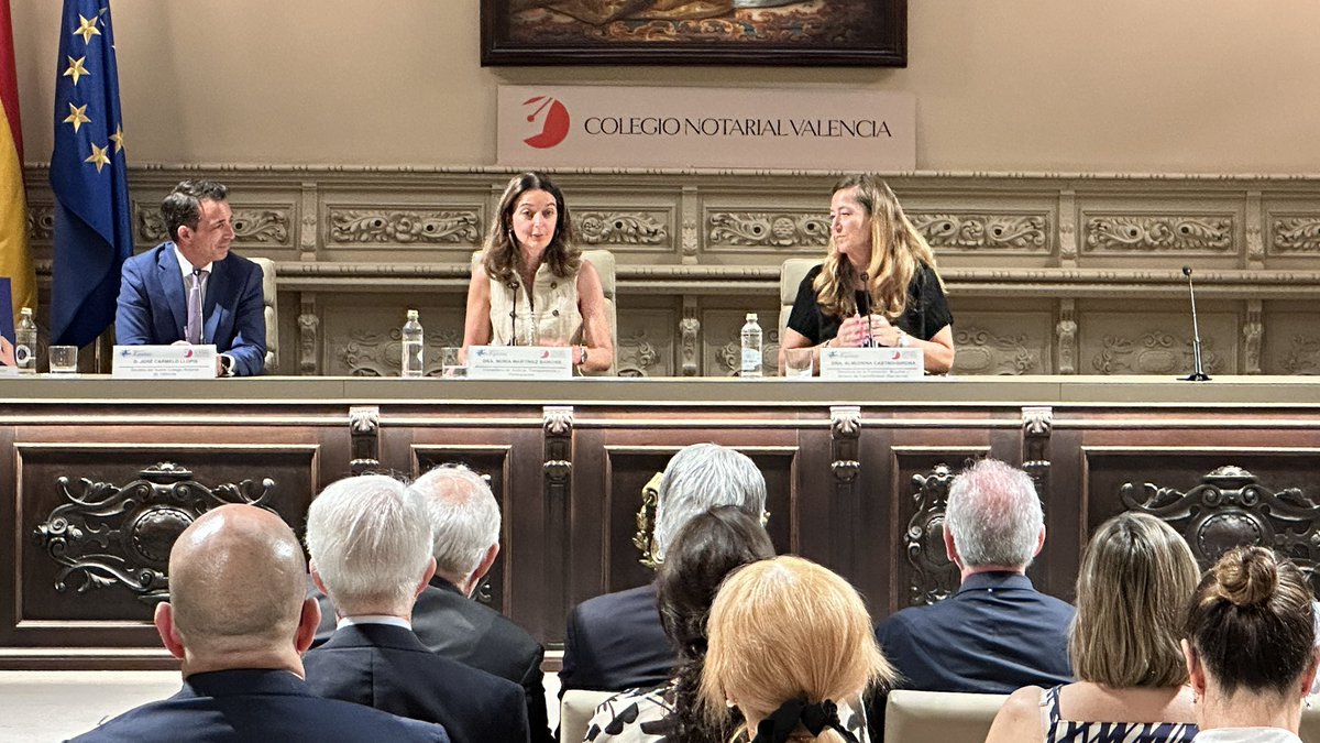 ColNotVal's tweet photo. La consellera de Justicia, Transparencia y Participación, Nuria Martínez Sanchis, inaugura esta tarde la jornada que la @FAEQUITAS organiza en el @ColNotVal sobre la protección patrimonial de las personas con discapacidad y en situación de vulnerabilidad. 
⚖️ La consellera de @GVAjusticia está acompañada en la presentación y bienvenida  por la directora de la @FAEQUITAS , Almudena Castro-Girona Martínez @girona_a ; y el decano del @ColNotVal , José Carmelo Llopis Benlloch @josecarmelollb