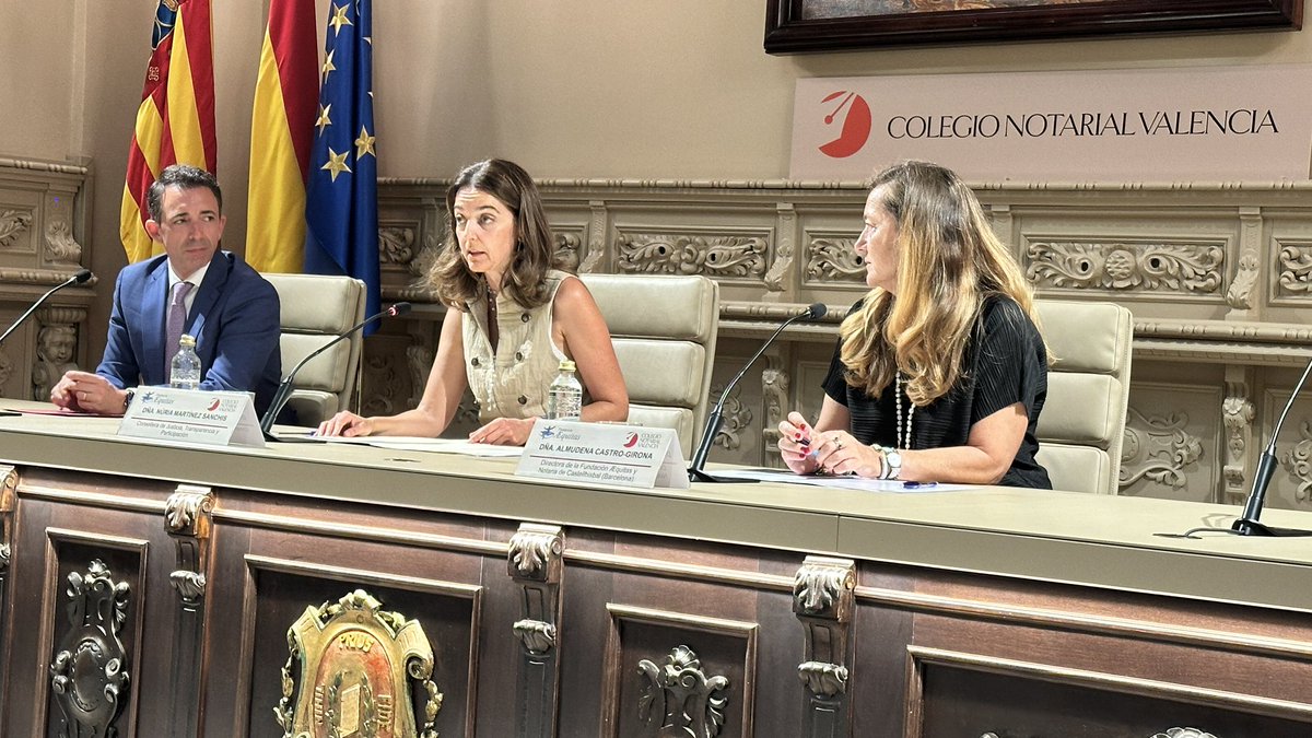 ColNotVal's tweet photo. La consellera de Justicia, Transparencia y Participación, Nuria Martínez Sanchis, inaugura esta tarde la jornada que la @FAEQUITAS organiza en el @ColNotVal sobre la protección patrimonial de las personas con discapacidad y en situación de vulnerabilidad. 
⚖️ La consellera de @GVAjusticia está acompañada en la presentación y bienvenida  por la directora de la @FAEQUITAS , Almudena Castro-Girona Martínez @girona_a ; y el decano del @ColNotVal , José Carmelo Llopis Benlloch @josecarmelollb