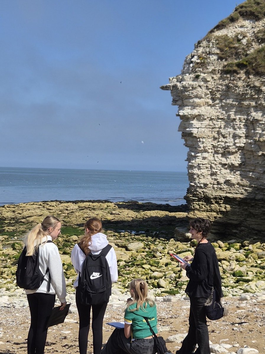 AiredaleAcad's tweet photo. Our final geography field trip to the coast took place today, and we couldn’t be prouder! Locals, shop owners and members of the public told our Head of Geography that Airedale pupils were the most polite students they’d encountered. #MannersMatter #TeamAiredale https://t.co/9zmVgpNbEt