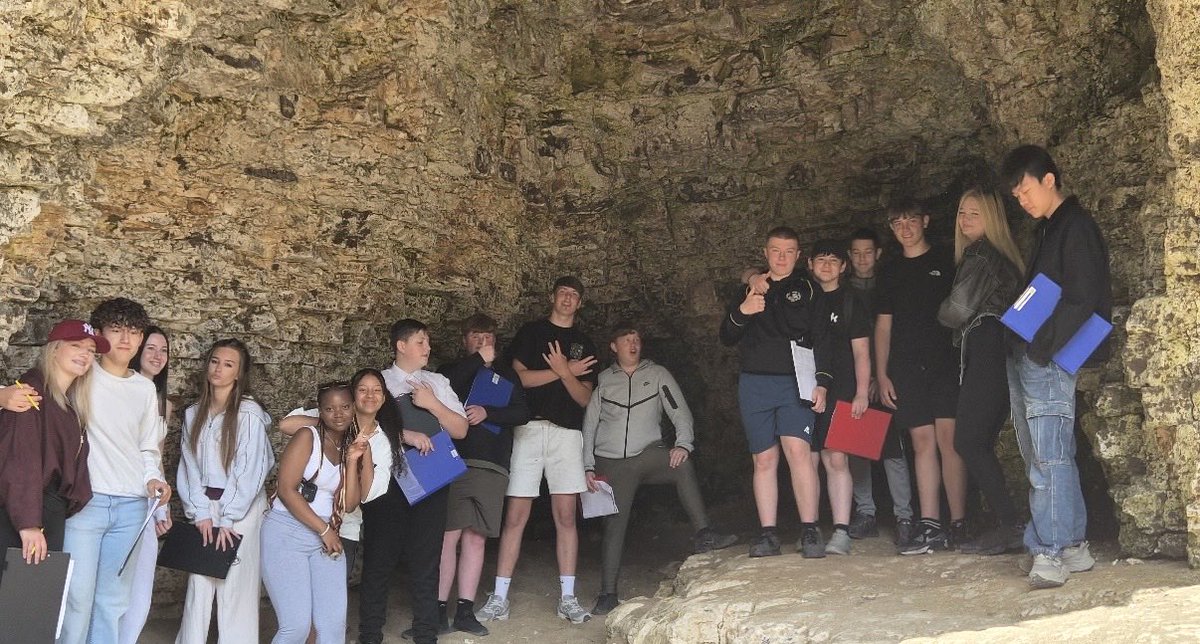 AiredaleAcad's tweet photo. Our final geography field trip to the coast took place today, and we couldn’t be prouder! Locals, shop owners and members of the public told our Head of Geography that Airedale pupils were the most polite students they’d encountered. #MannersMatter #TeamAiredale https://t.co/9zmVgpNbEt