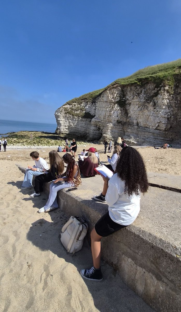 AiredaleAcad's tweet photo. Our final geography field trip to the coast took place today, and we couldn’t be prouder! Locals, shop owners and members of the public told our Head of Geography that Airedale pupils were the most polite students they’d encountered. #MannersMatter #TeamAiredale https://t.co/9zmVgpNbEt