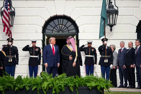 Sa_Jkr's tweet photo. @ewong @nytimes Choosing a poor angle for a political figure is not innocent aesthetics; it is a visual framing tool that makes readers receive news through a preconceived judgment aligned with the headline, language, and context.

It becomes part of the news ideology &amp; undermines credibility. https://t.co/TYKDZKmYVK