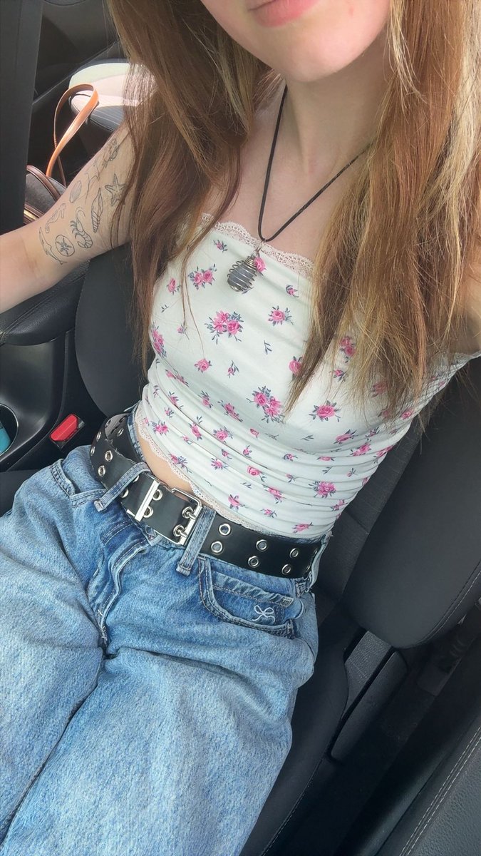 bluushingbunny's tweet photo. okay guys i wore this outfit out everyone clap https://t.co/7xulfrtwB4