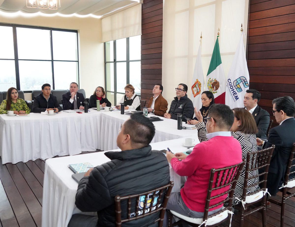 CODHEM's tweet photo. 🕊️🫱🏻‍🫲🏼 Esta mañana se llevó a cabo una reunión con las personas titulares de las distintas áreas de la #CODHEM para coordinar esfuerzos, compartir avances y fortalecer las acciones que se realizan en favor de la ciudadanía.

#MásCercaDeTi https://t.co/KgyZPVvk7y