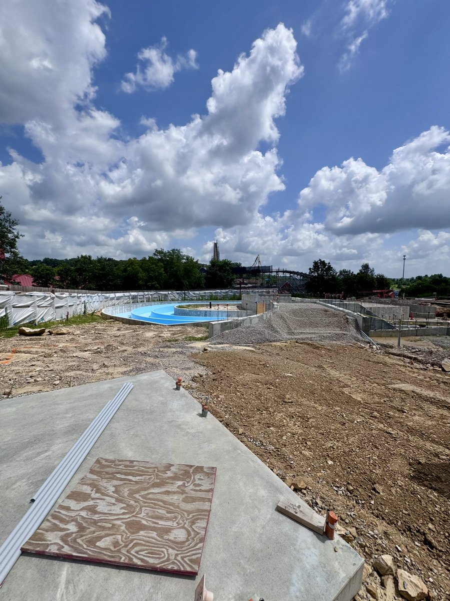 AmusementTweets's tweet photo. Time to show off what is going on for @HolidayWorld 2027 newest addition. As you can see, we got some walls and footers in place right now.
#HolidayWorld #Cannonball #ConstructionTour #hosted https://t.co/5ZxljNQW6S
