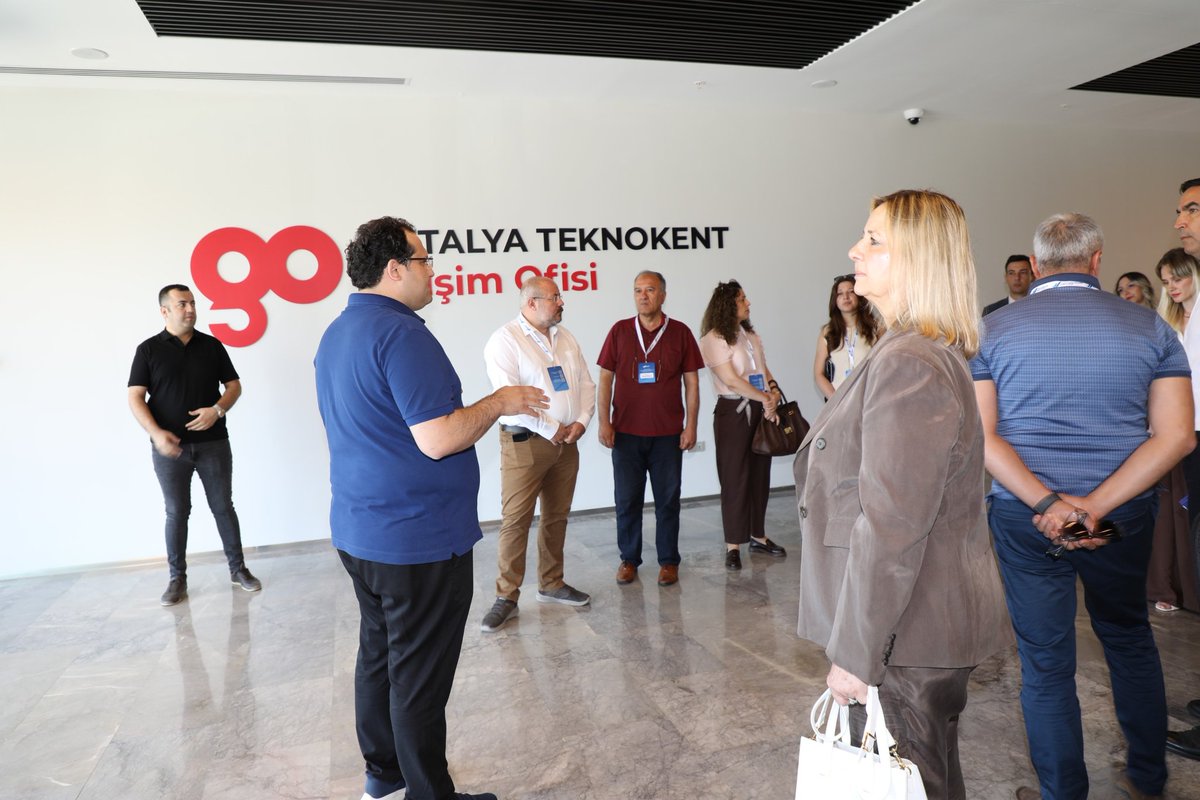 Ateknokent's tweet photo. Yükseköğretim Kalite Kurulu (YÖKAK) tarafından yürütülen Kurumsal Akreditasyon Programı sürecinde Akdeniz Üniversitesi’nde gerçekleştirilen ziyaretler kapsamında, YÖKAK heyeti Antalya Teknokent’i ziyaret etti.

Genel Müdürümüz Dr. @ibrahim___yavuz, program kapsamında gerçekleştirilen görüşmede Antalya Teknokent’in yürüttüğü projeler, girişimcilik faaliyetleri, Teknoloji Transfer Ofisi (TTO) çalışmaları, üniversite-sanayi iş birliği programları ve firmalarımızın Ar-Ge çalışmaları hakkında bilgilendirmede bulundu.