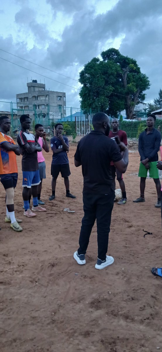 OfisiAlbert's tweet photo. Earlier today, I had the pleasure of engaging with a young football team in Kongowea. We spoke about leadership, integrity, and the importance of believing in ourselves. Our youth deserve leaders who keep their promises. It's time to take one of our own to the office. https://t.co/owhCyAVYNE